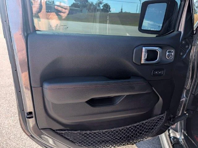 Used 2022 Gray Jeep Rubicon image 10