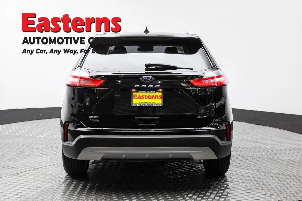 Used 2022 Black Ford SEL image 6