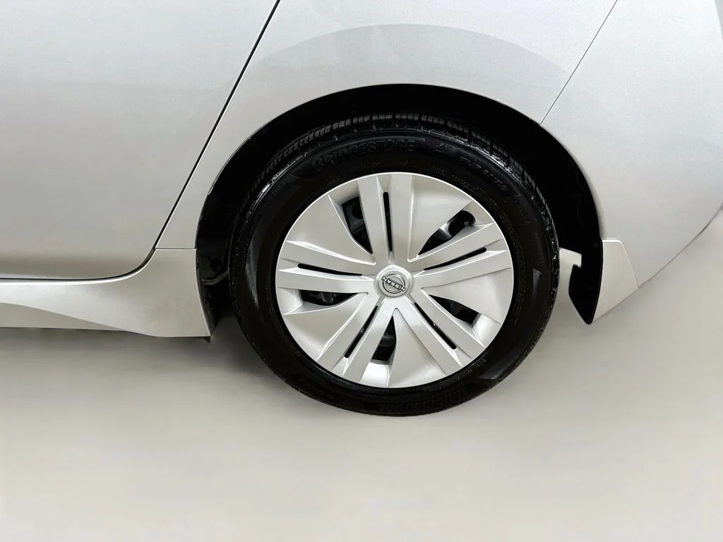 Used 2023 Silver Nissan S image 29