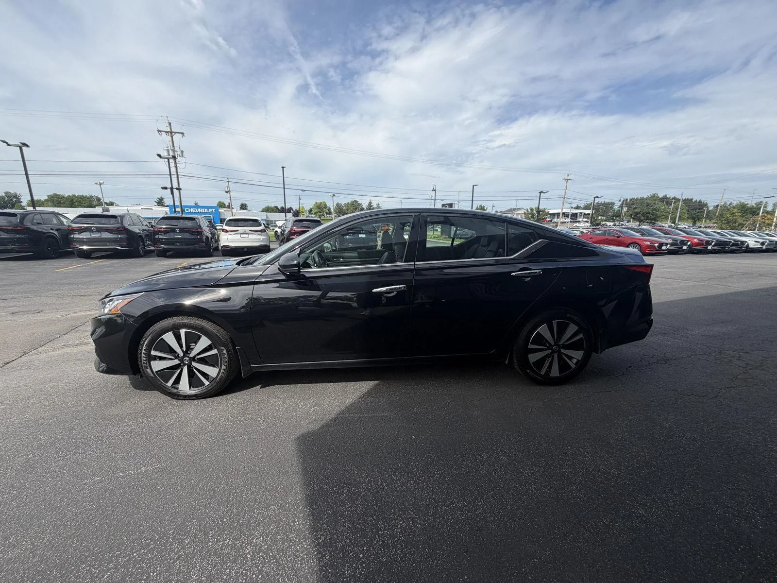 Used 2019 Super Black Nissan 2.5 SL image 4