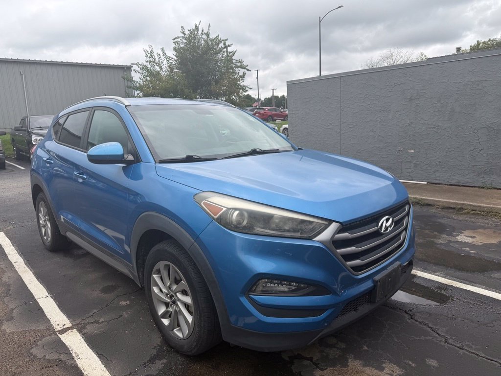Used 2017 Blue Hyundai SE image 2