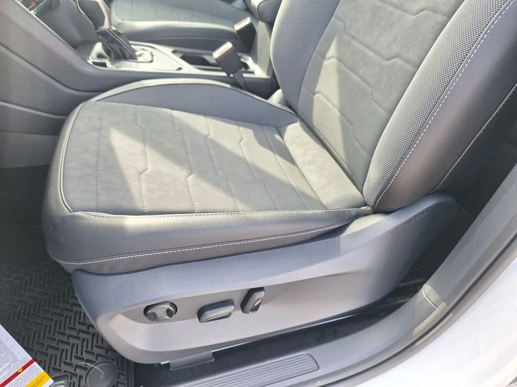 New 2026 White Volkswagen 1.5T SE Black image 10