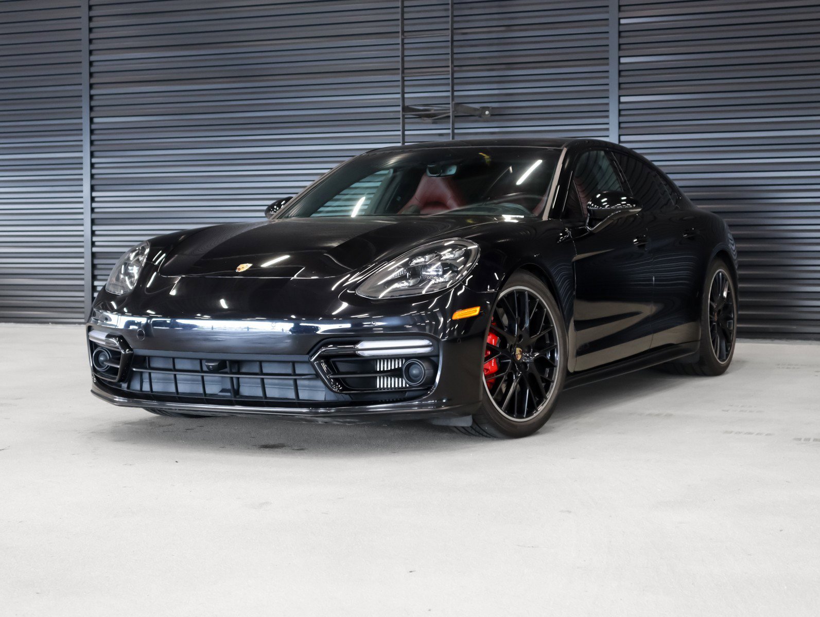 2022 Porsche Panamera GTS's photo