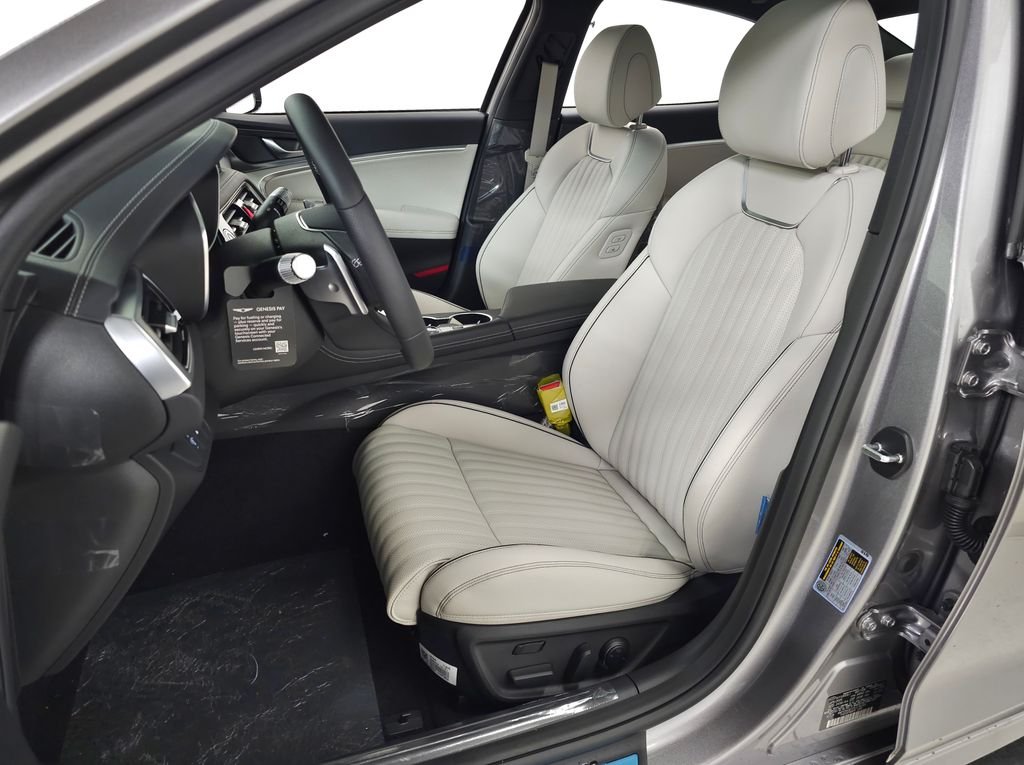 New 2026 Silver Genesis 3.3T SPORT PRESTIGE image 12
