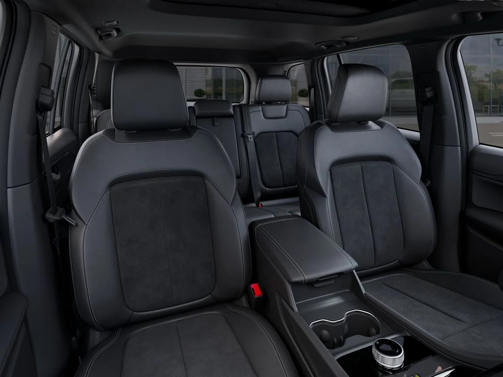 New 2025 Bright White Clear-Coat Exterior Paint Jeep  image 16