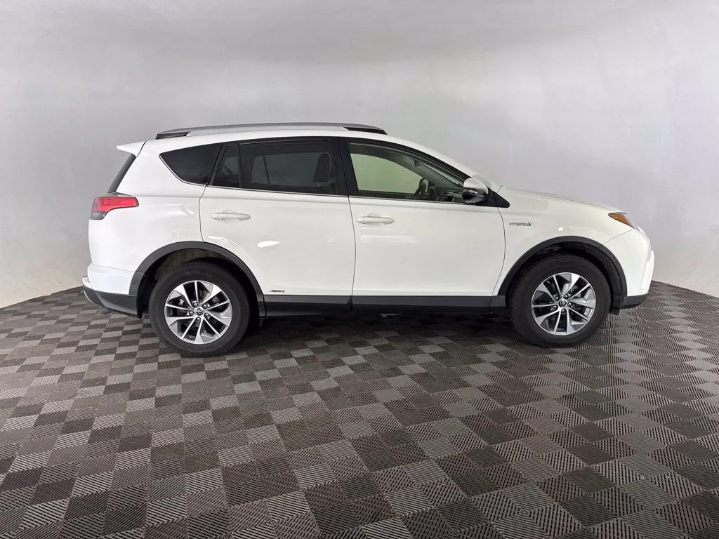 Used 2018 White Toyota LE image 6