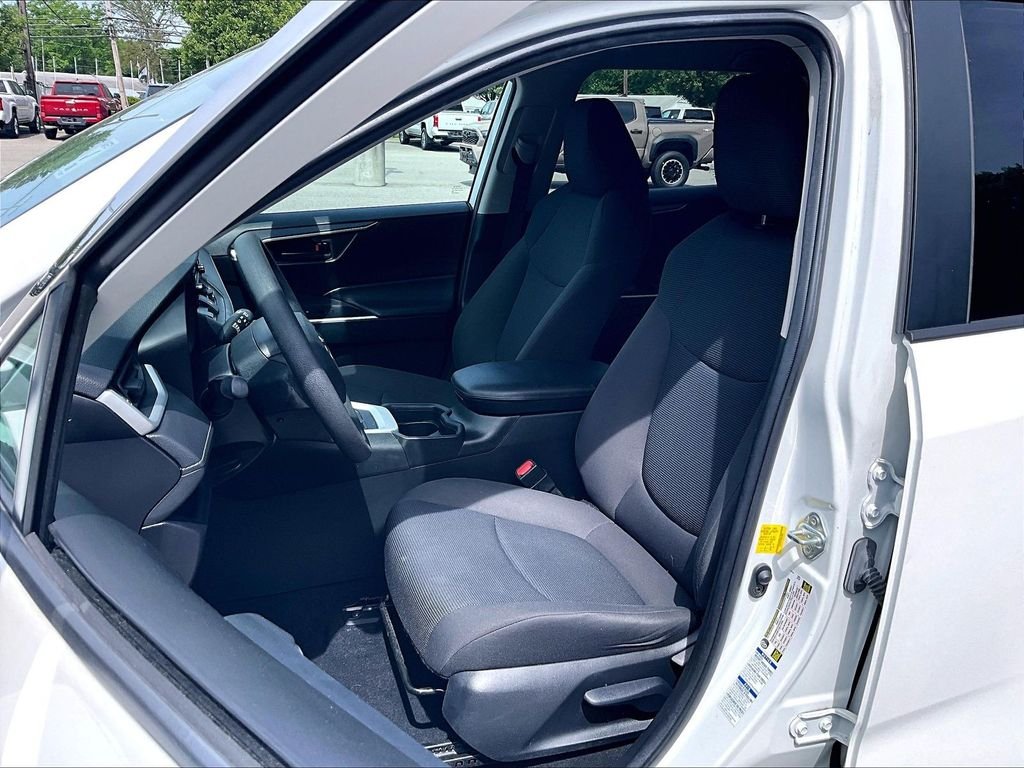 Used 2021 White Toyota LE image 10