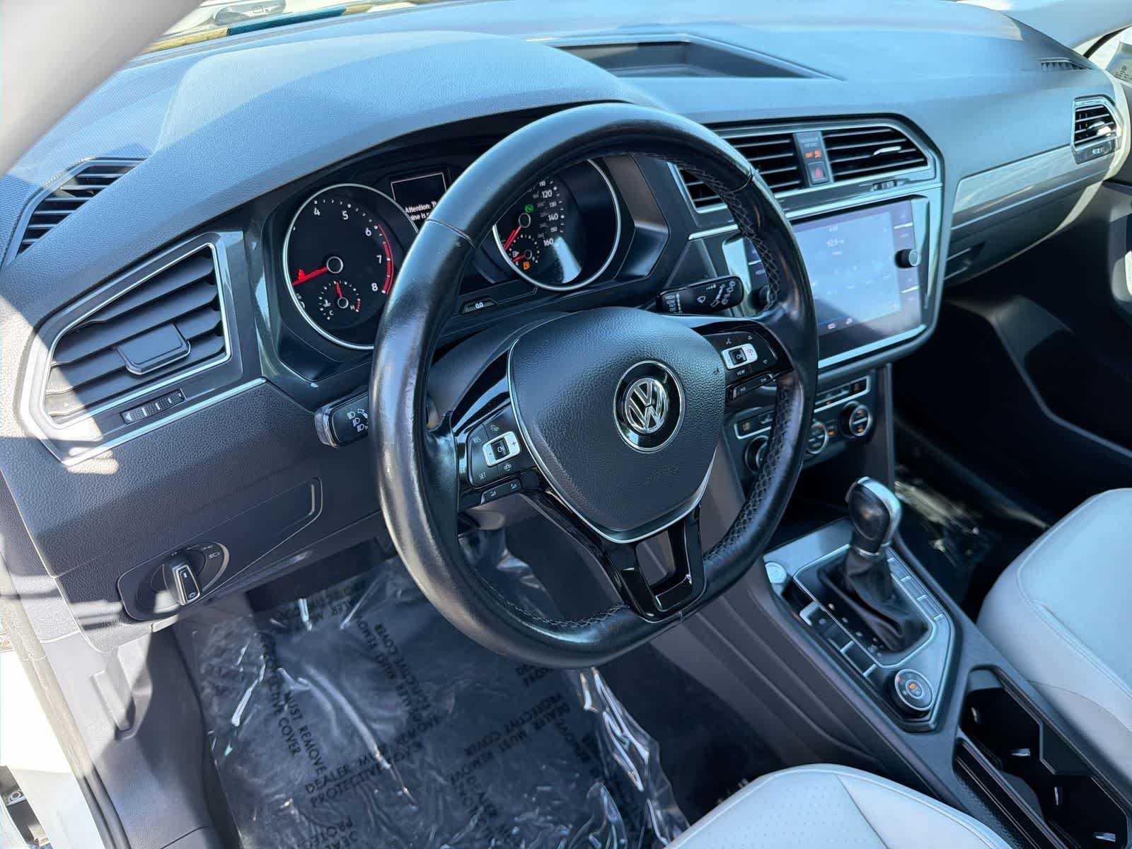 Used 2019 Pure White Volkswagen SE image 10