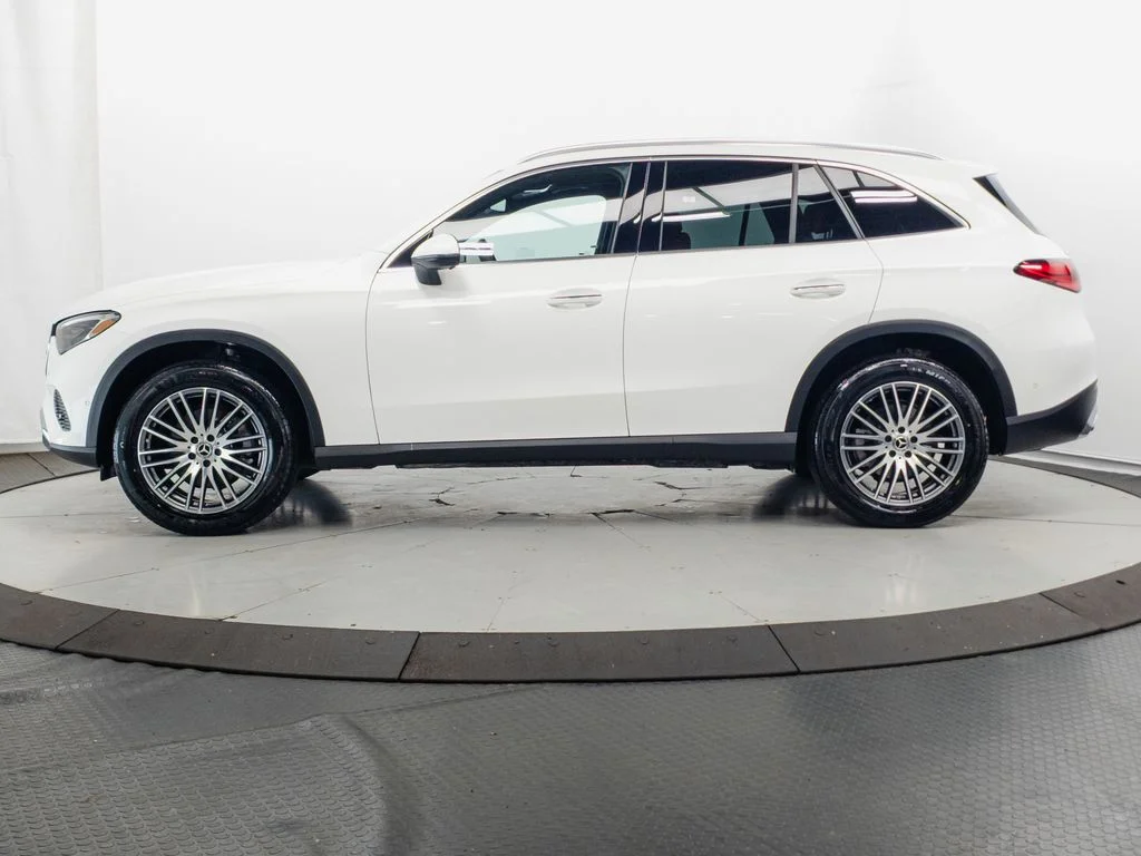 Certified Used 2026 Polar White Mercedes-Benz GLC 300 image 4