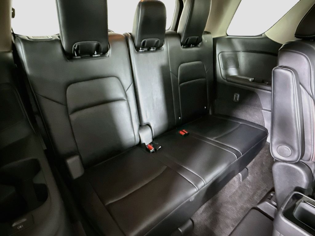 Used 2022 White Nissan Platinum image 27