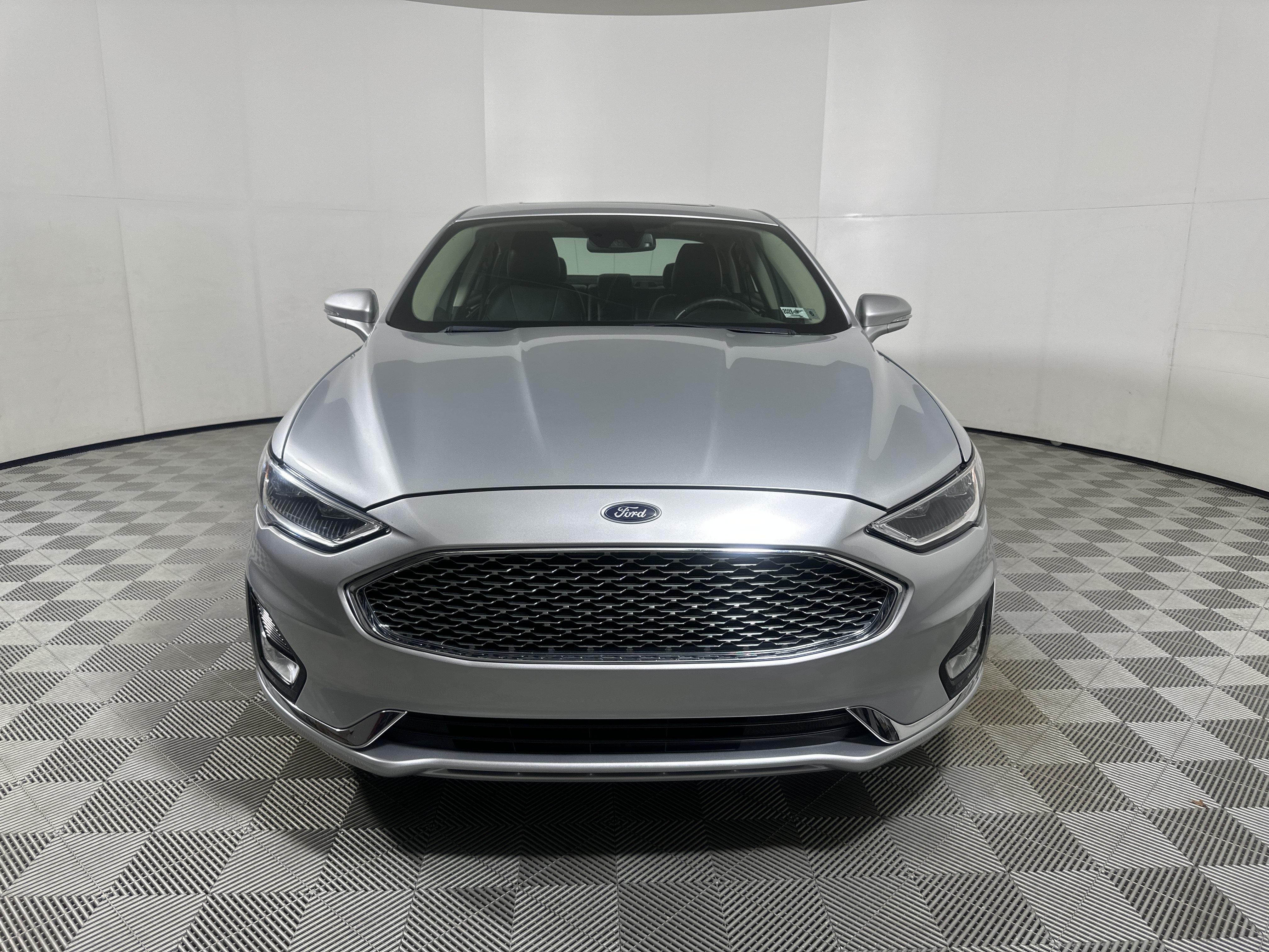 Used 2019 Silver Ford Titanium image 2