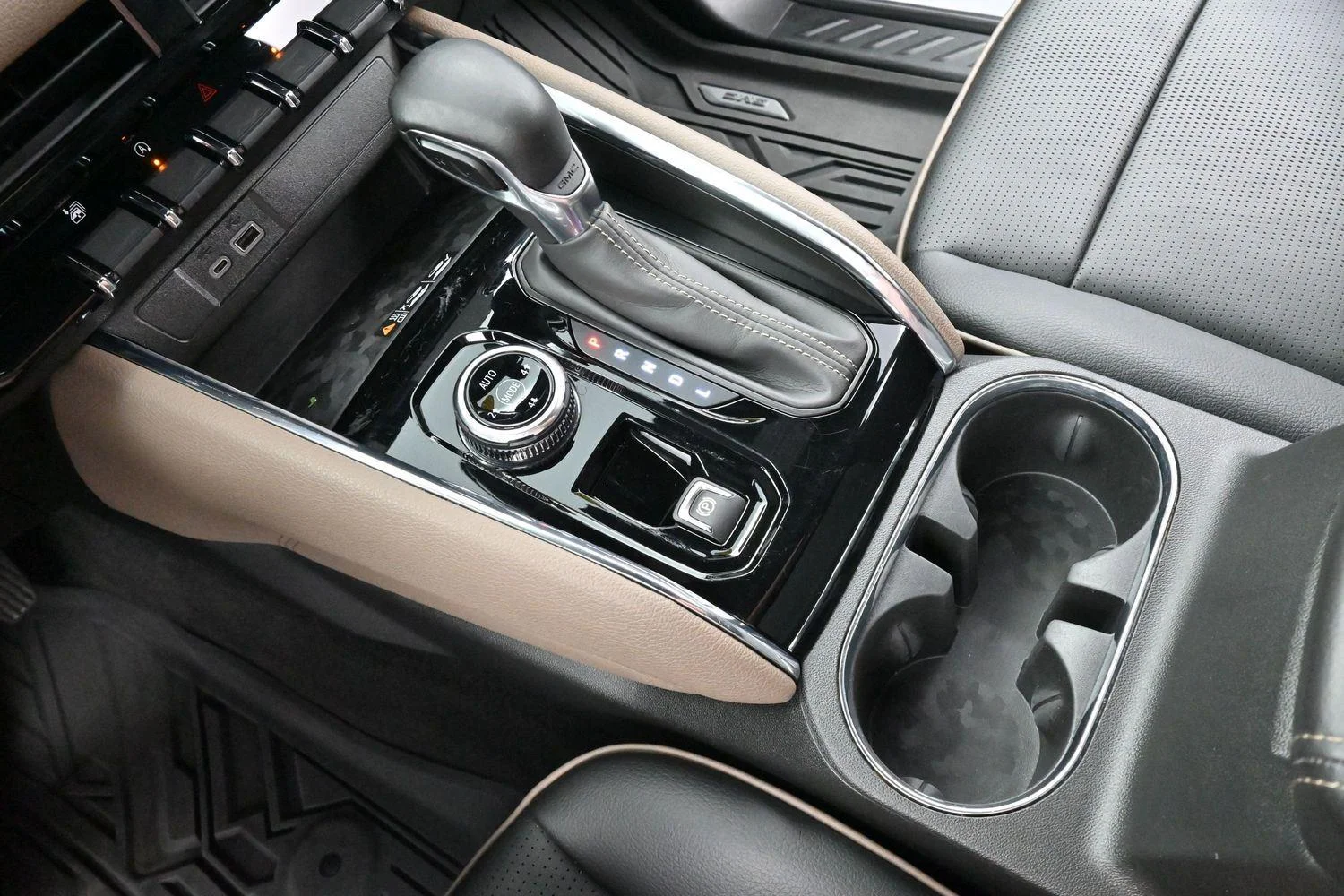 Used 2023 Sterling Metallic GMC Denali image 25
