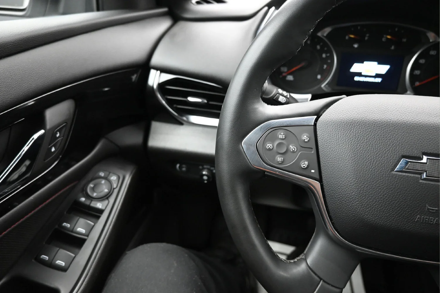 Used 2023 SUMMIT WHITE Chevrolet RS image 16