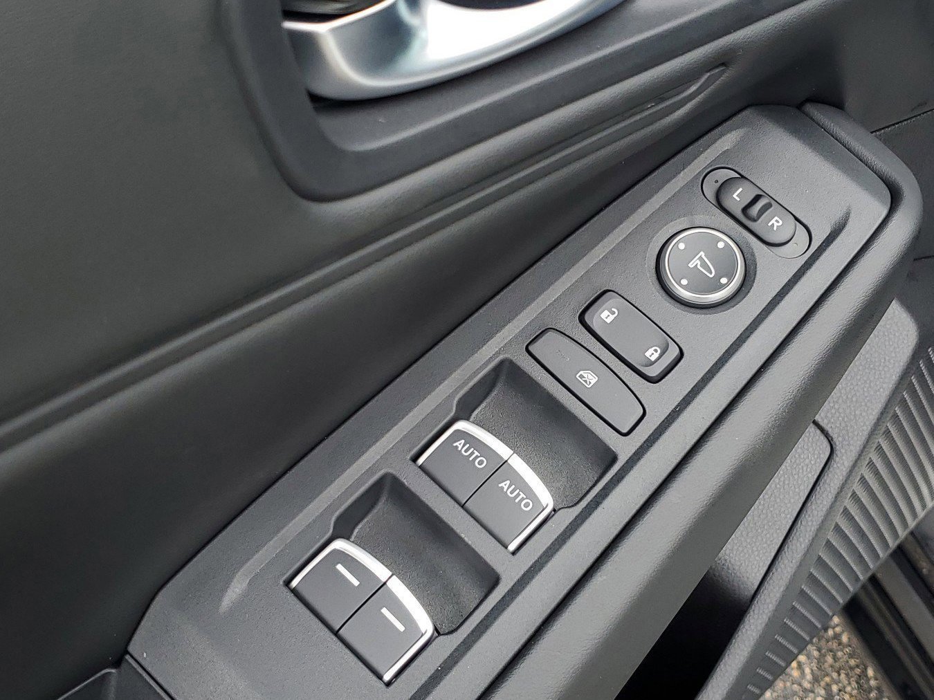 2025 Honda Accord Hybrid EX-L - Photo 16