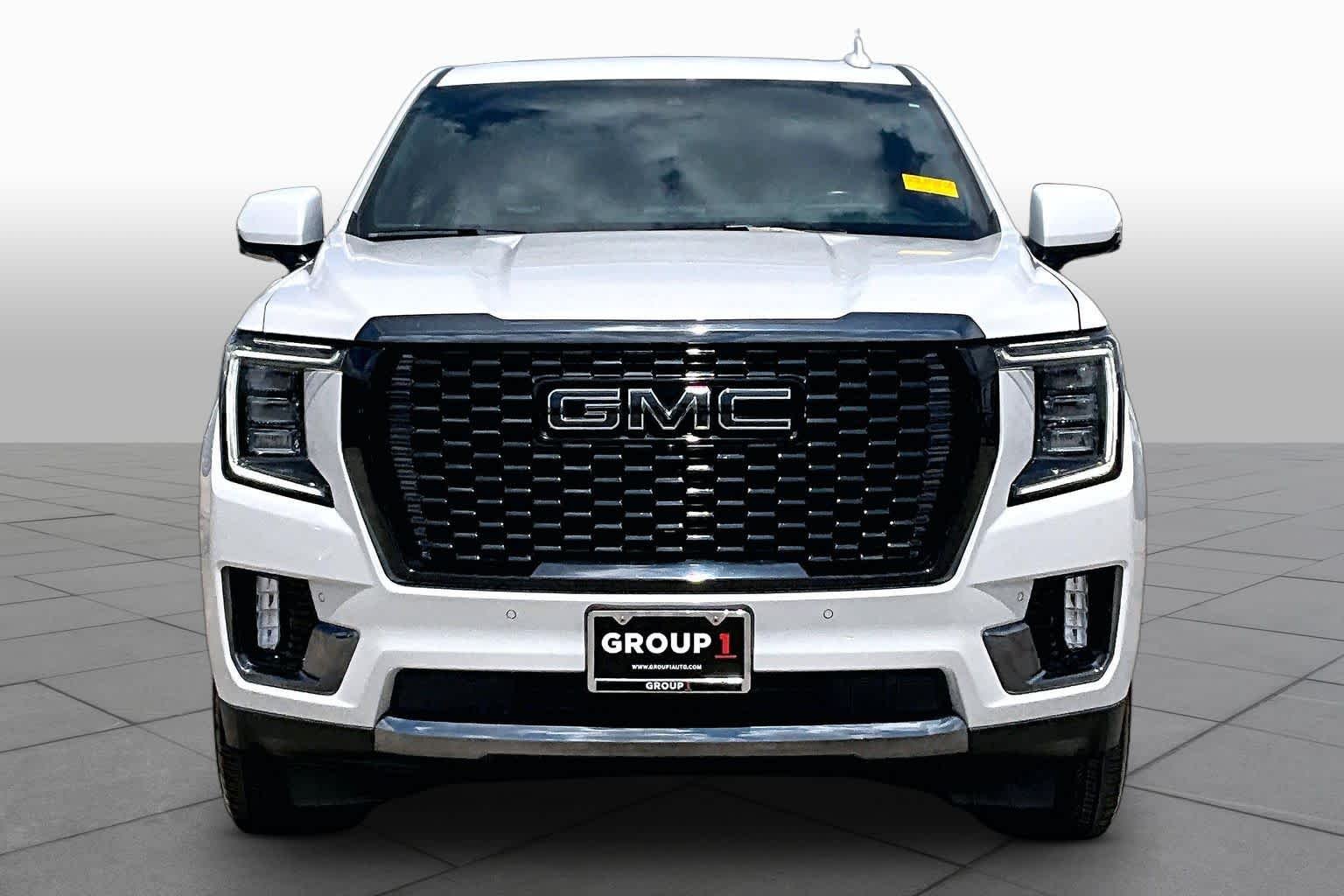 Used 2023 White Frost Tricoat GMC Denali Ultimate image 4