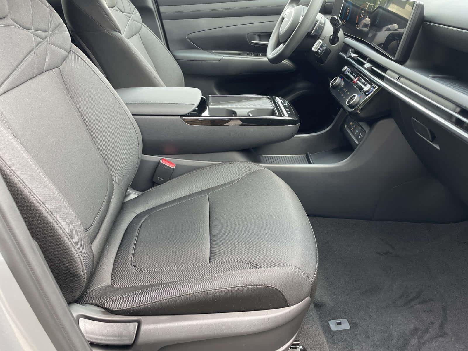 New 2026 Shimmering Silver Hyundai SE image 21