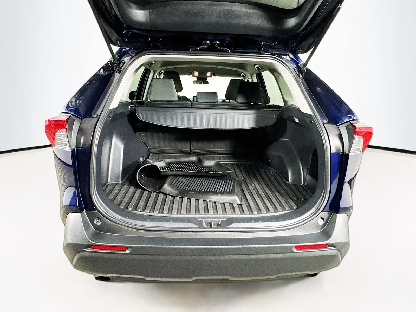Used 2020 Blue Toyota XLE image 24