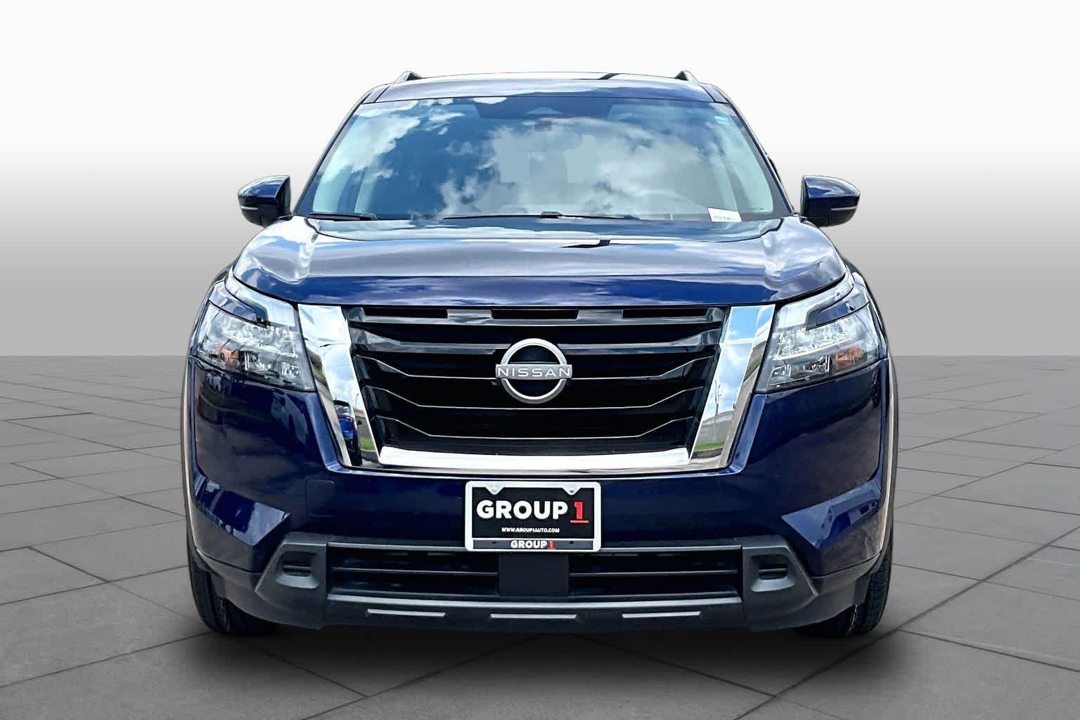 Used 2025 Deep Ocean Blue Pearl Nissan SV image 4