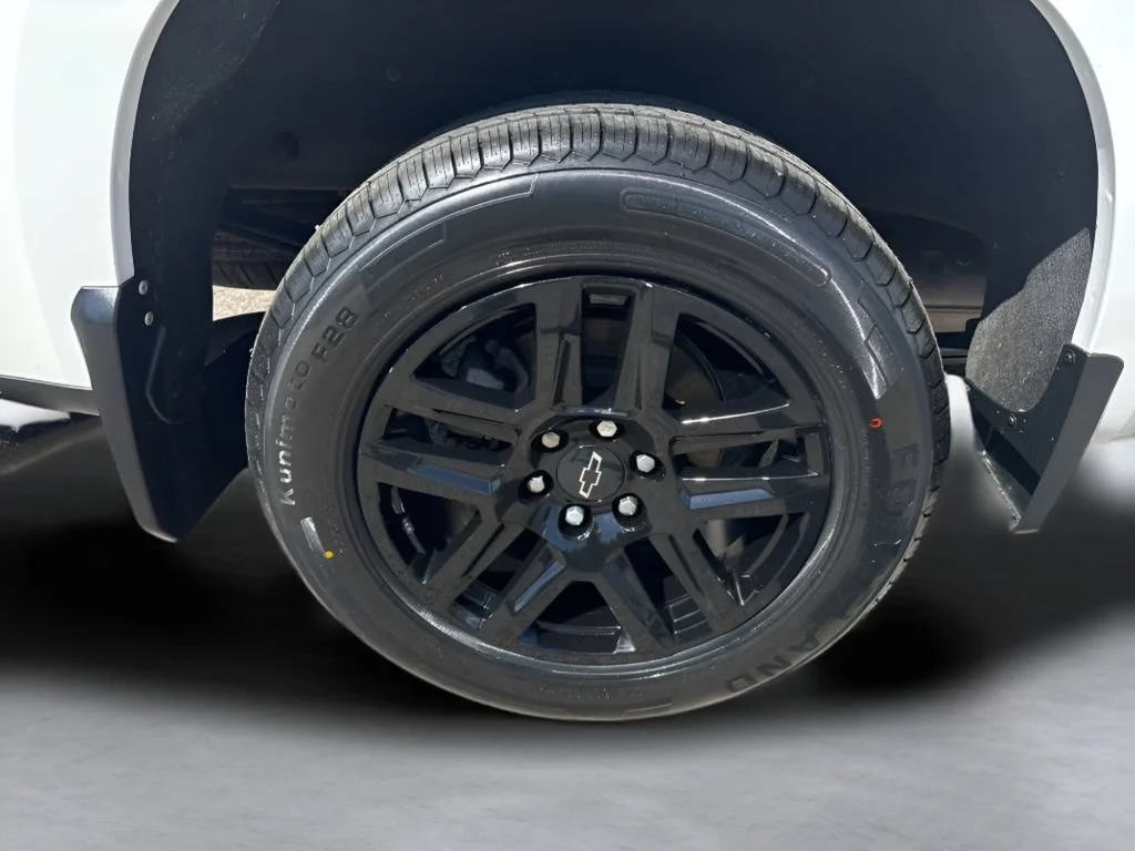 Used 2024 Summit White Chevrolet Custom image 35