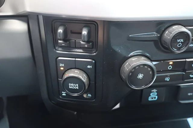 Used 2023 Oxford White Ford XL image 21