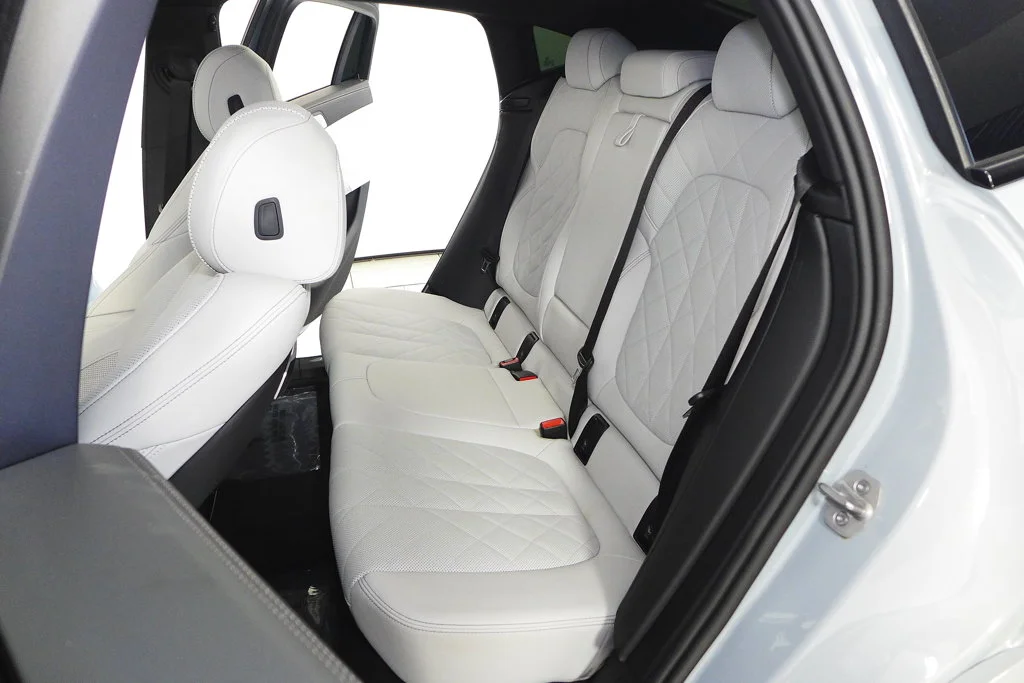 Used 2024 Gray BMW xDrive40i image 20