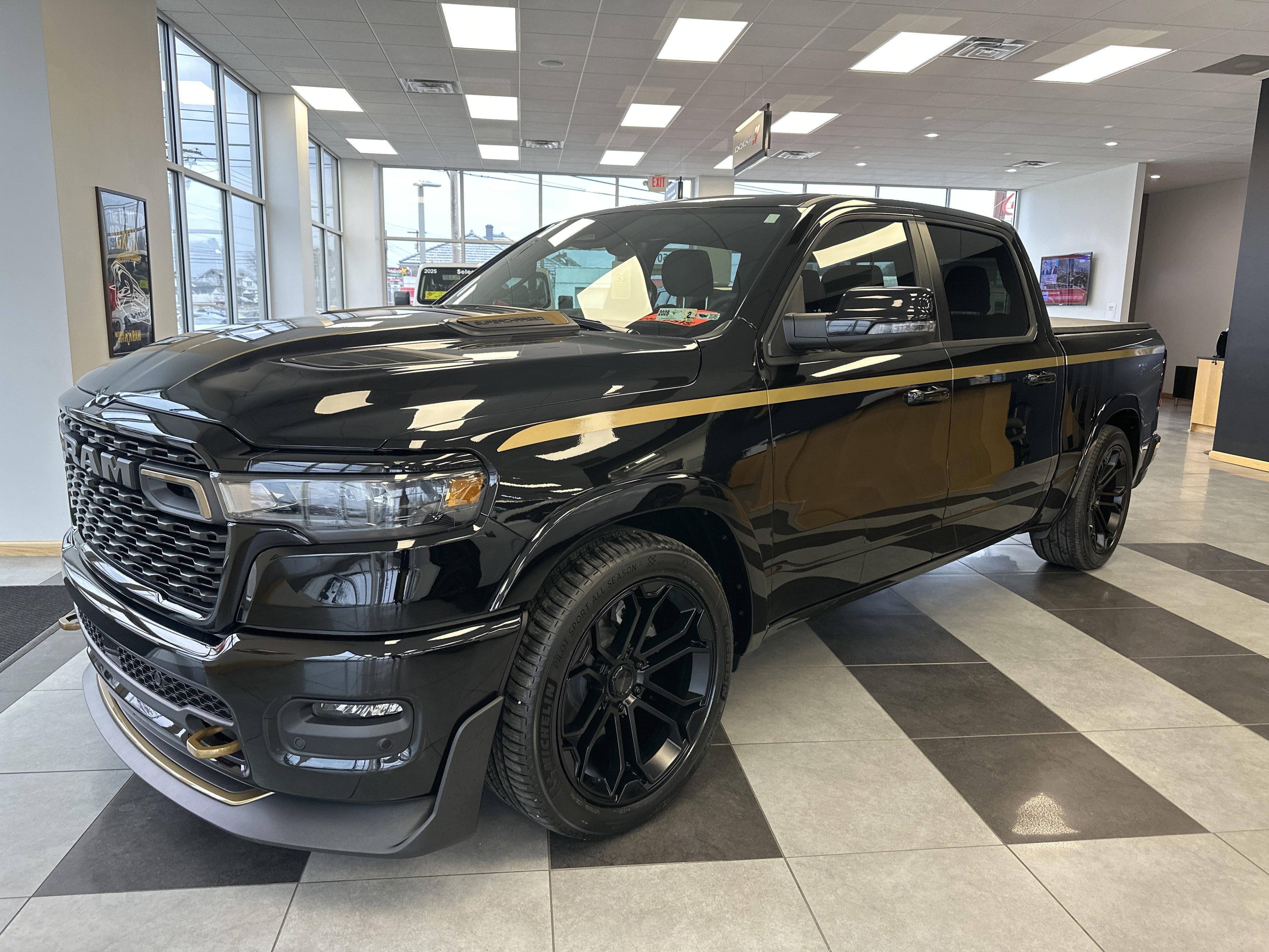 New 2026 Diamond Black Crystal Pearl-Coat Exterior Paint RAM Big Horn DC 650 image 3