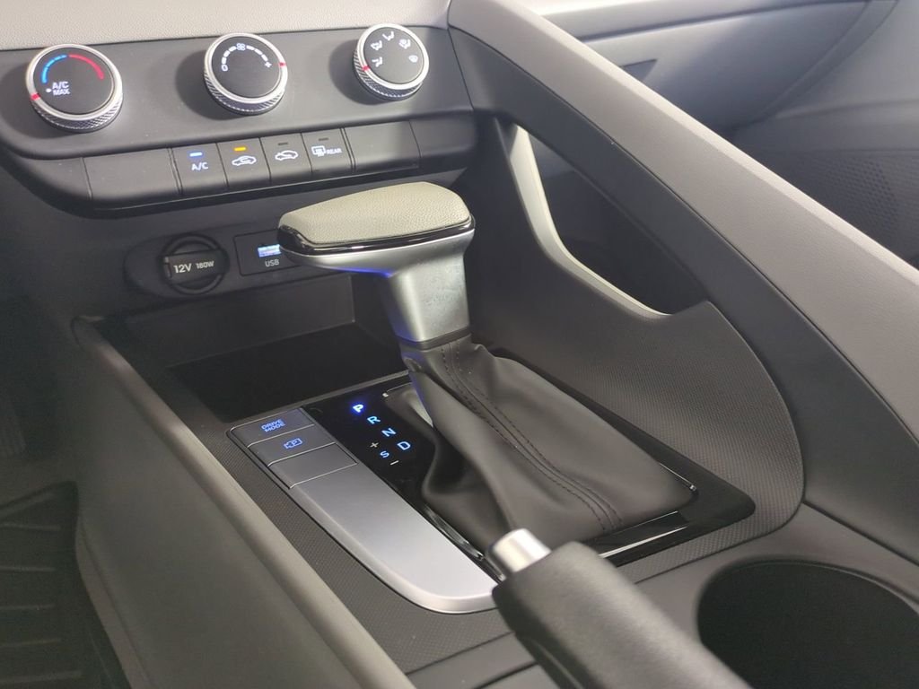2025 Hyundai Elantra SE - Photo 20
