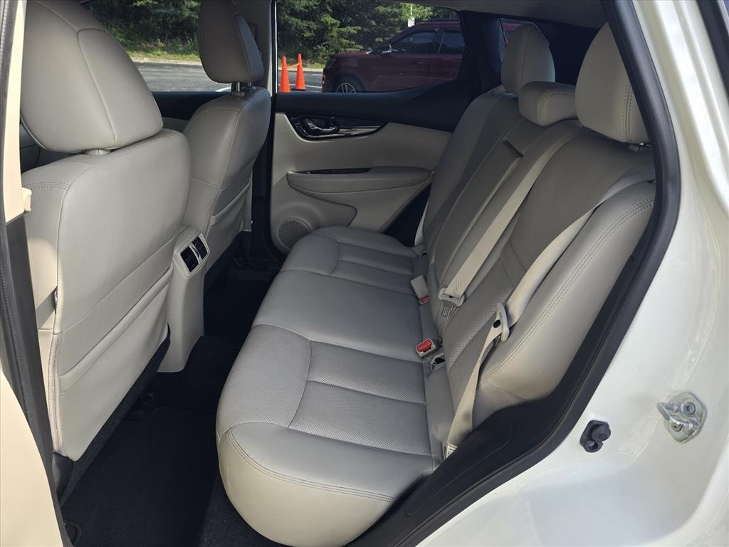Used 2019 White Nissan SL image 10