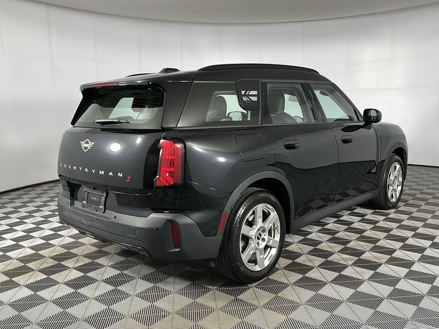 Certified Used 2025 Midnight Black II Metallic MINI S image 23