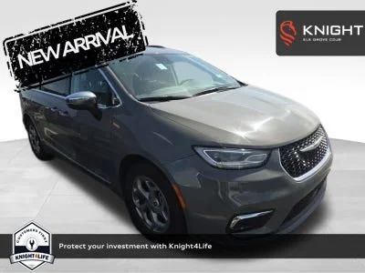 2023 Chrysler Pacifica Limited's photo