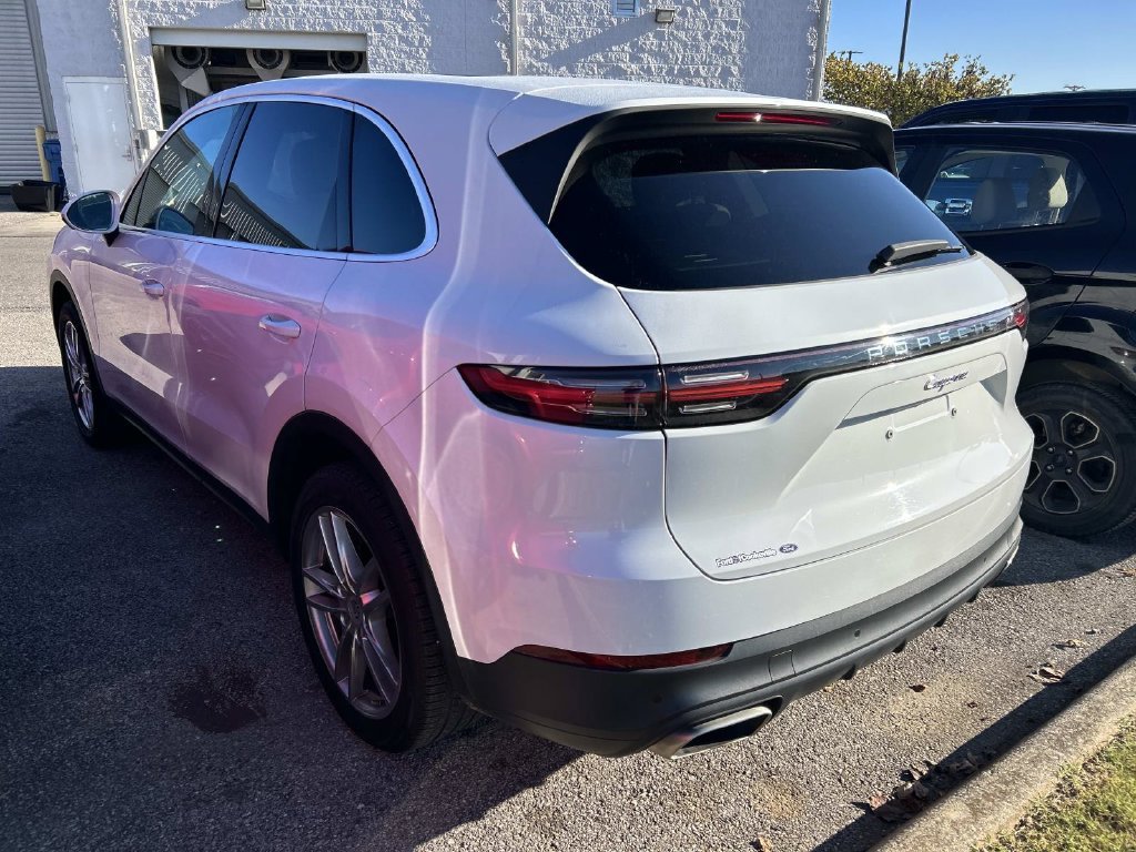 Used 2023  Porsche  image 4