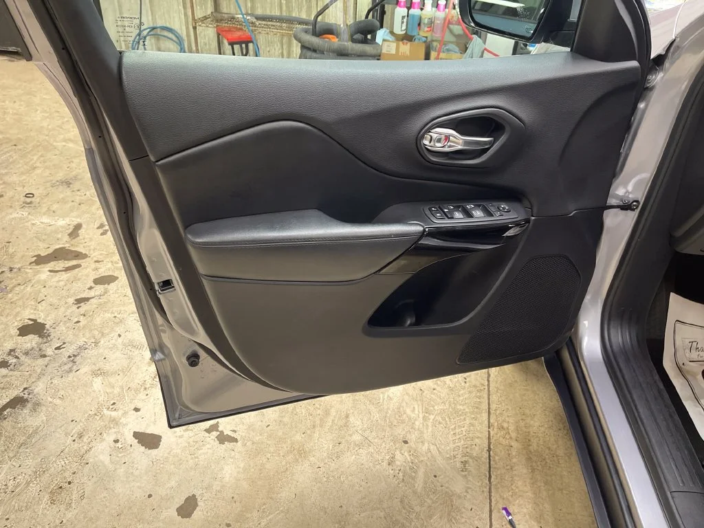 Used 2020 Silver Jeep Latitude Plus image 14