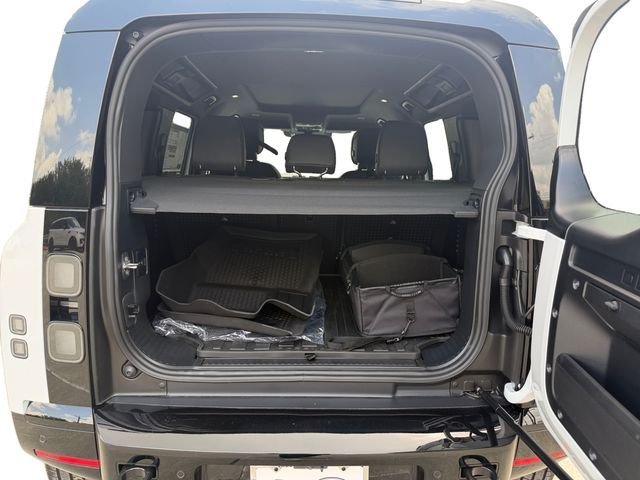New 2026 Fuji White LAND ROVER X-Dynamic SE image 18