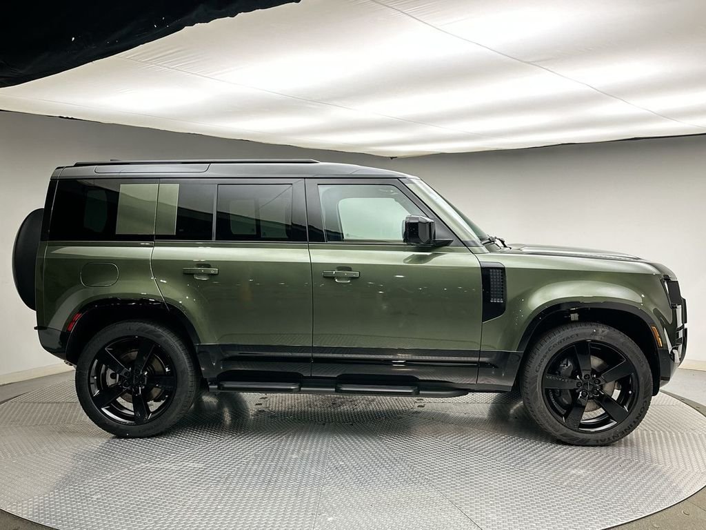 New 2026 Woolstone Green Metallic Land Rover X-Dynamic SE image 4