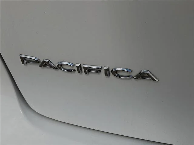 Used 2024 White Chrysler Select Front-Wheel Drive Passenger image 9