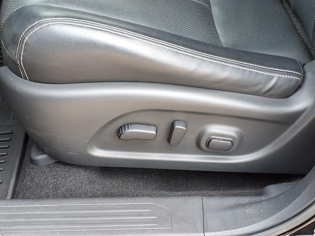 Used 2020 Black Nissan SL image 24