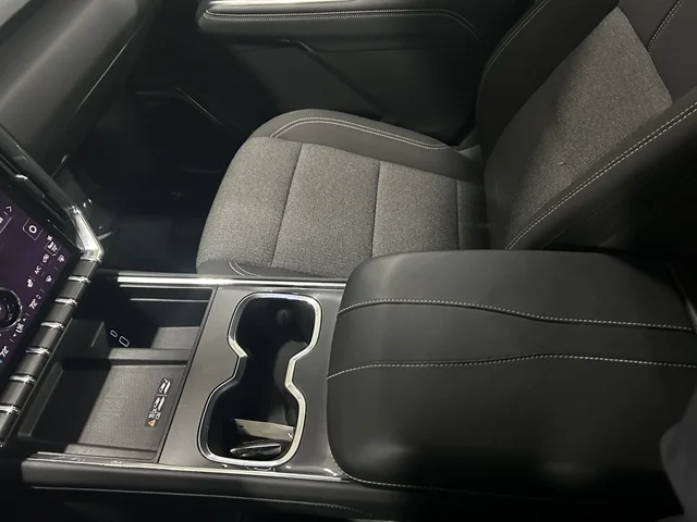 Used 2025 GRAY GMC FWD Elevation image 37