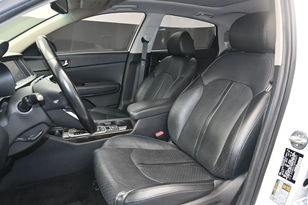 Used 2019 White Kia EX image 20
