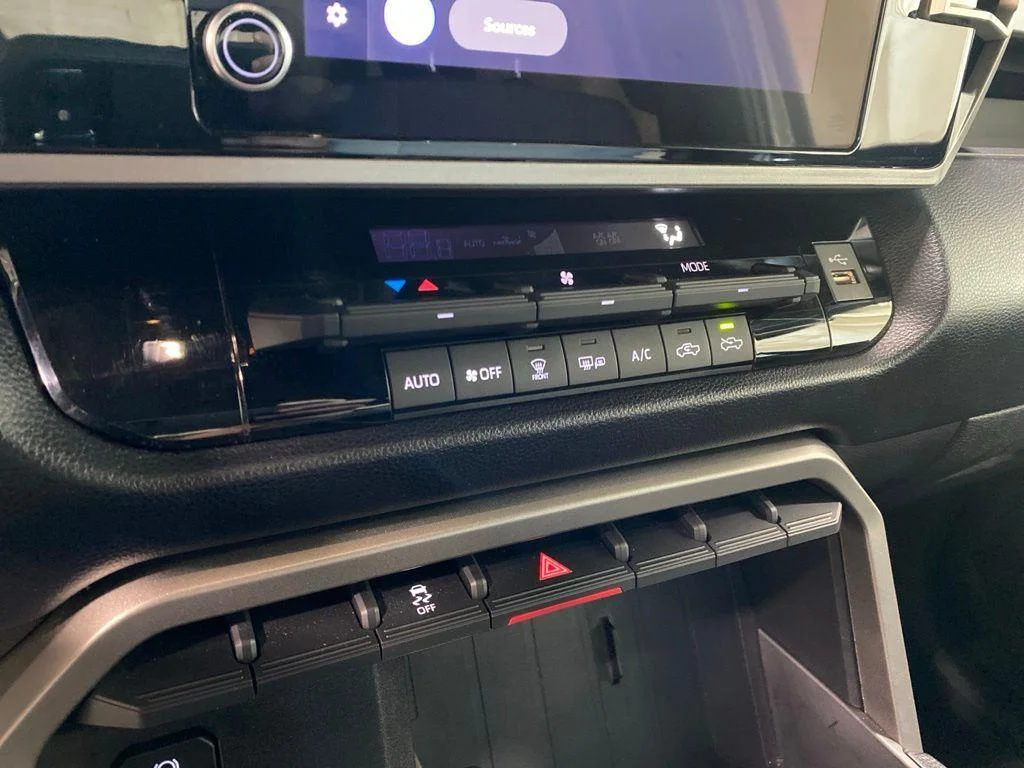 Used 2025 Ice Toyota SR5 image 17