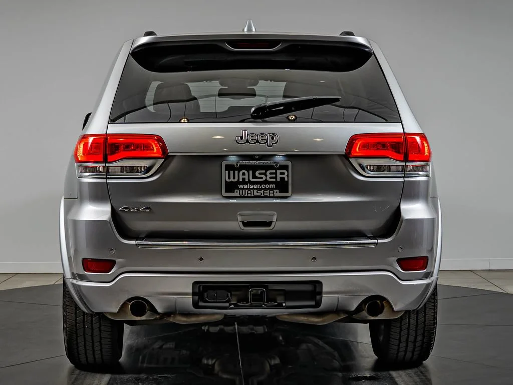 Used 2015 Billet Silver Metallic Clearcoat Jeep Overland image 6