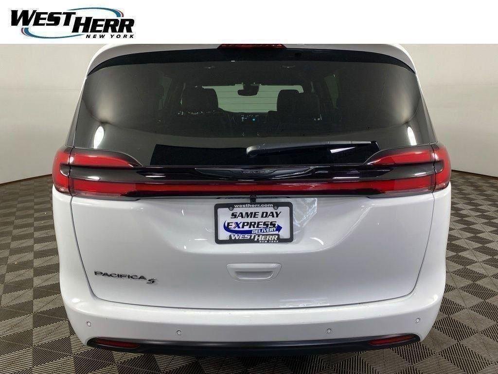 Used 2026 Bright White Clearcoat Chrysler Select image 21