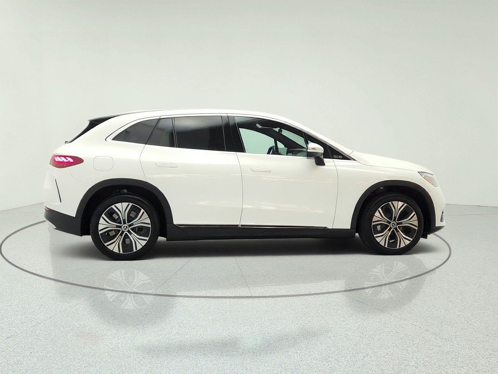 Certified Used 2026 Polar White Mercedes-Benz EQE 320 4MATIC® SUV image 4