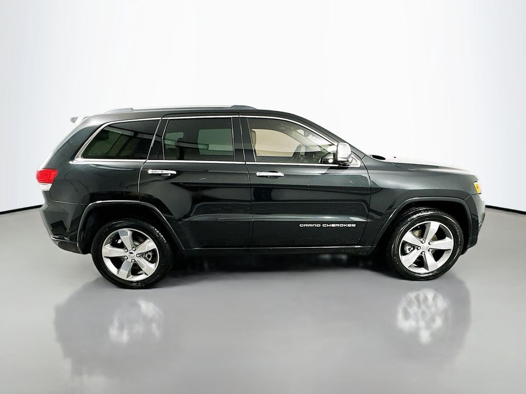 Used 2014 Brilliant Black Crystal Pearlcoat Jeep Overland image 4