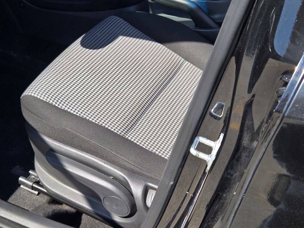 Certified Used 2022 Black Hyundai SE image 29