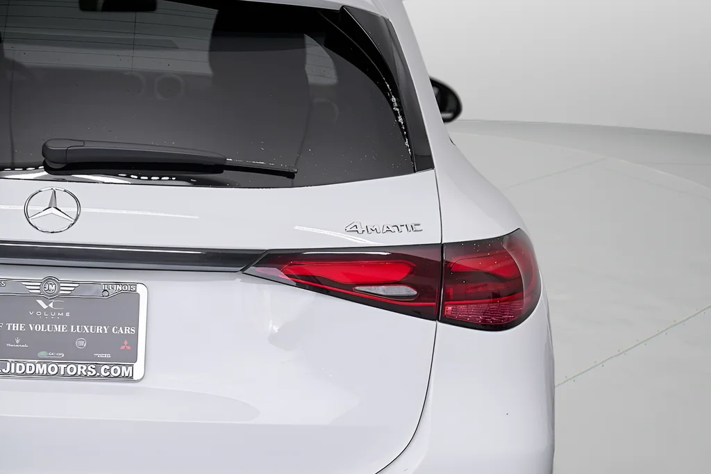 Used 2024 Polar White Mercedes-Benz GLC 300 image 14