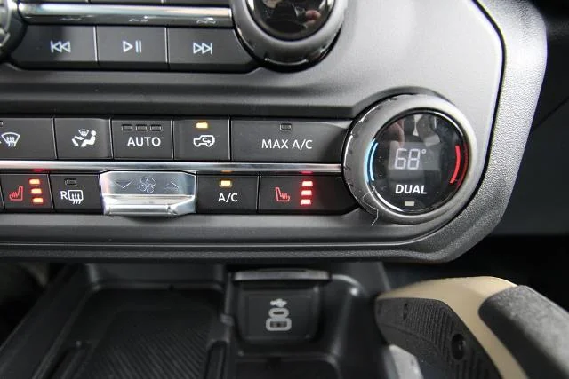 New 2026 Carbonized Gray Metallic Ford Badlands® image 27