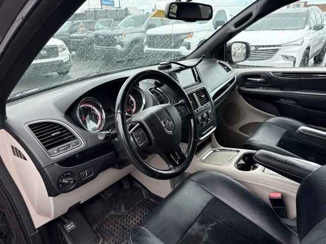 Used 2018 Gray Dodge SXT image 10