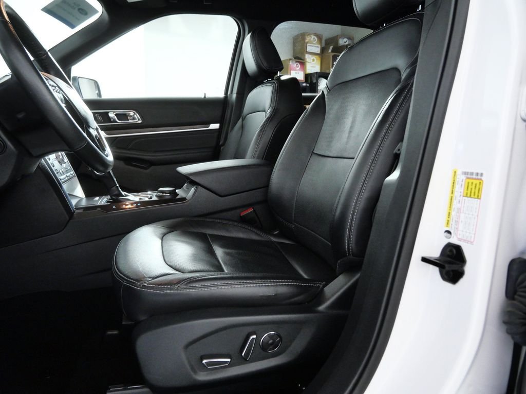 Used 2018 White Ford Limited image 11