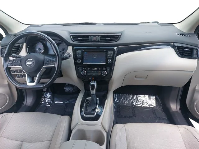 Used 2017 Black Nissan SL image 9