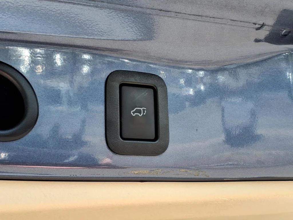 Used 2015 Blue Toyota Limited Platinum V6 image 33